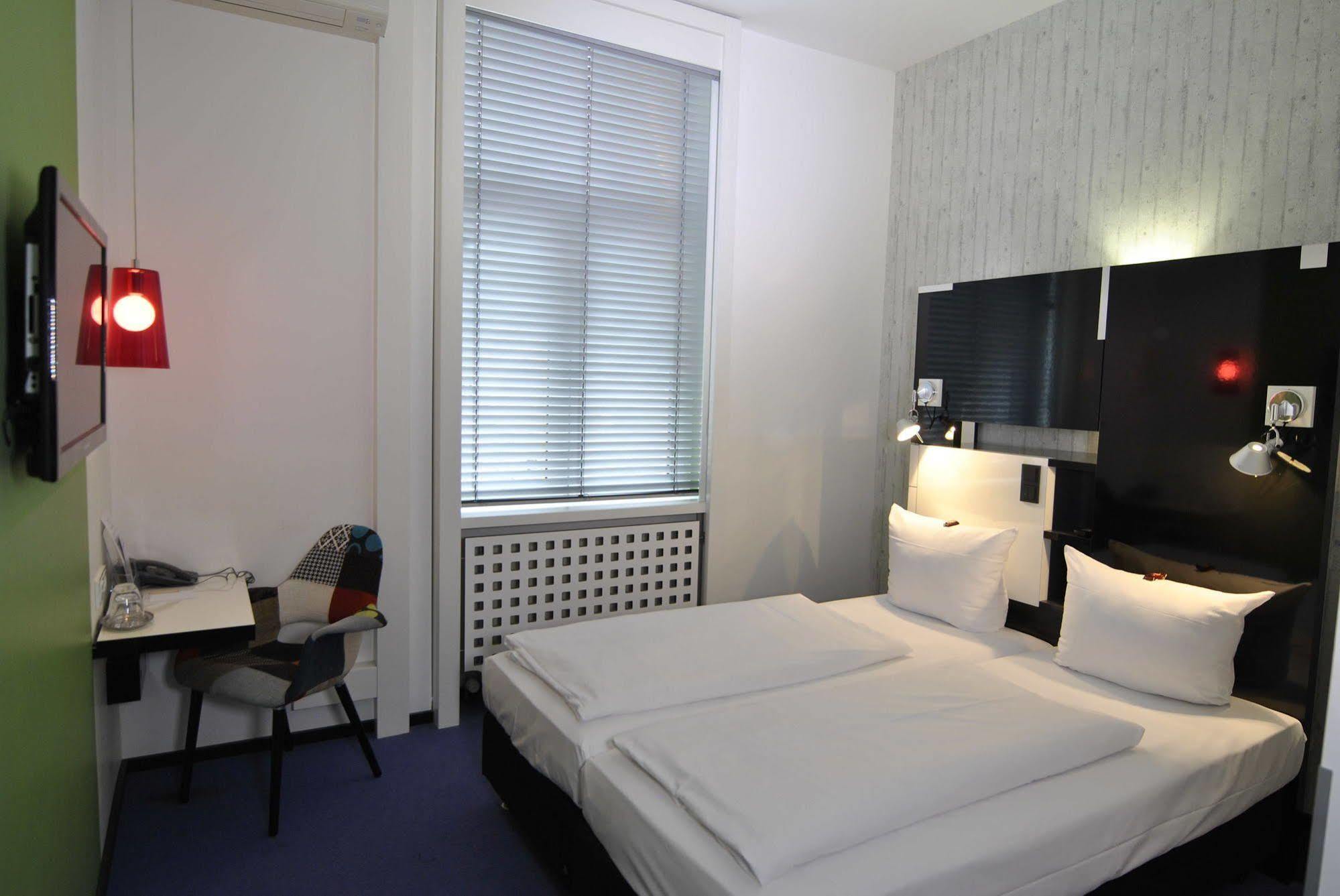 Hotel Cristall - Frankfurt City Frankfurt am Main Bagian luar foto